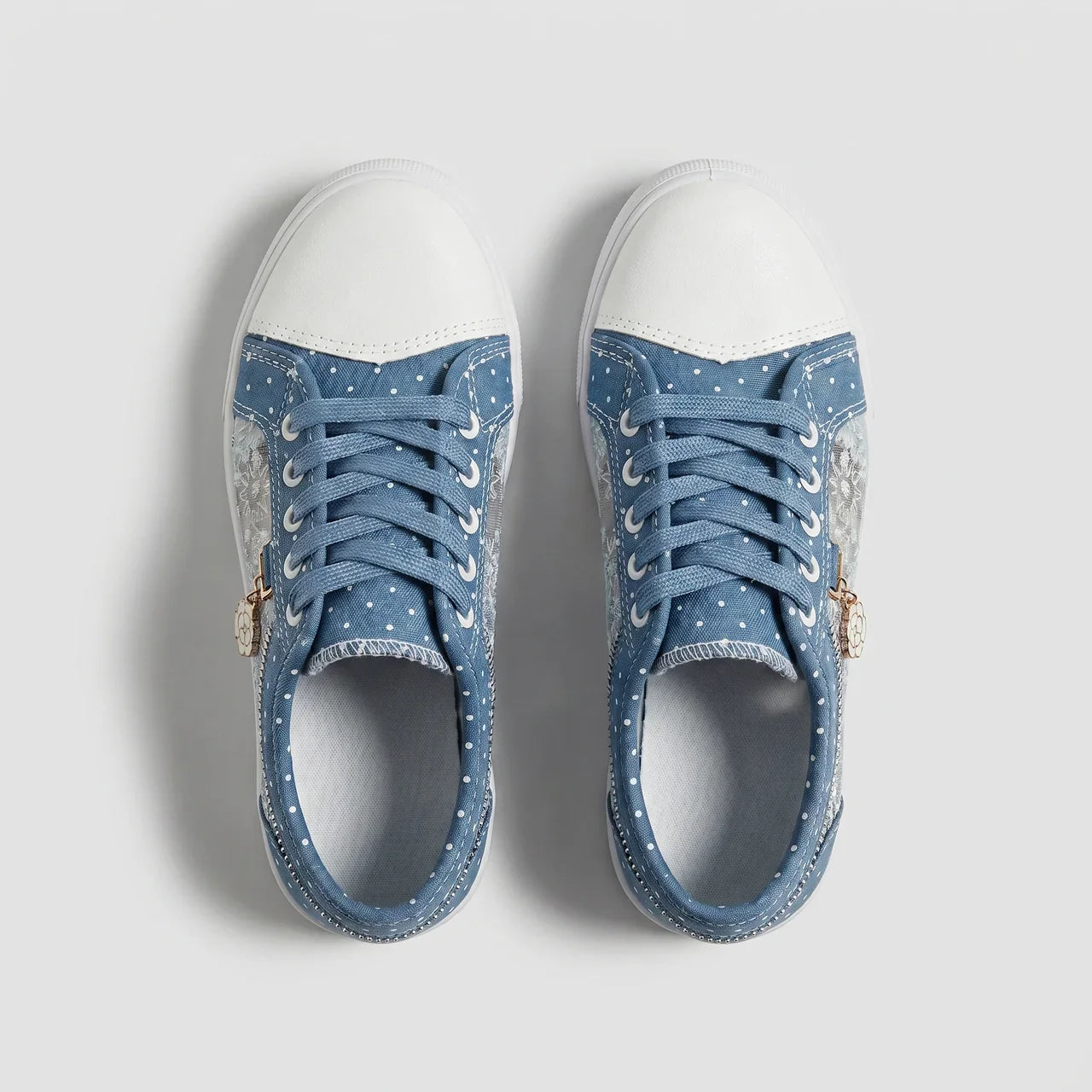 NOA | ZAPATILLAS INFORMAL CON DETALLES DE ENCAJE