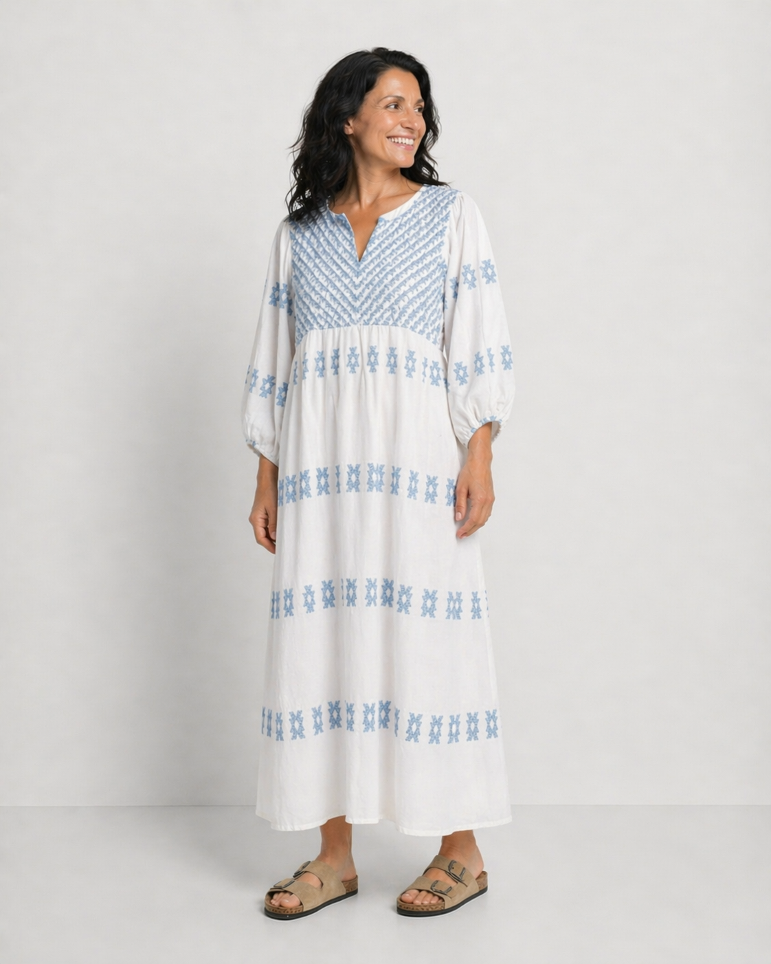 MIREIA | VESTIDO MAXI CON BORDADOS Y ESCOTE EN V