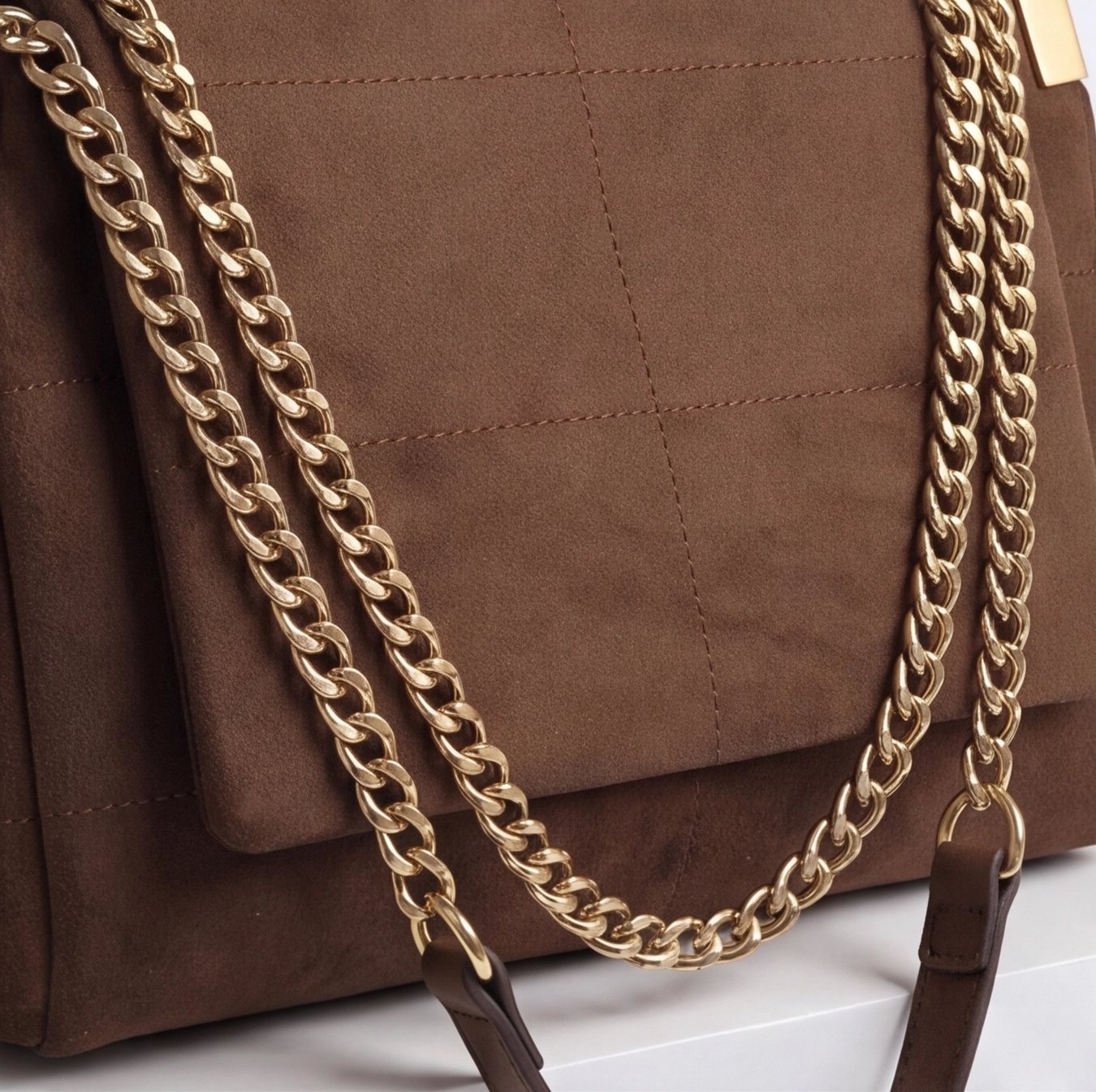VALENTINA | BOLSO DE HOMBRO CON CADENA DORADA